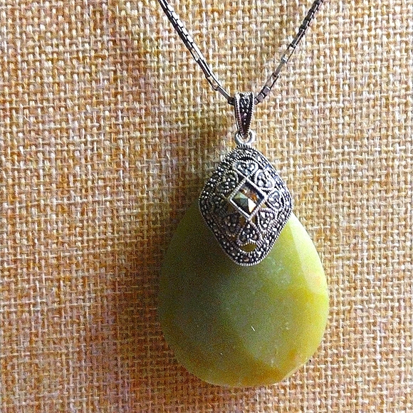 JADEITE  STERLING MARCASITE TEARDROP NECKLACE VINTAGE - Picture 5 of 8